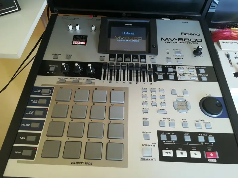 Roland MV8800 Sampler