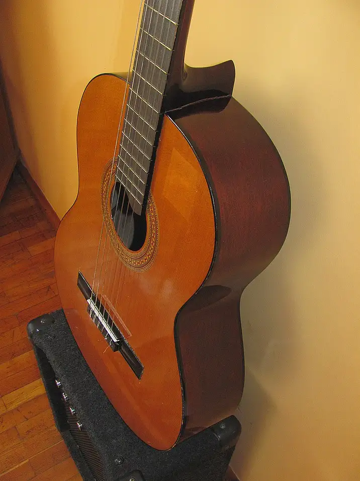 - Serana SJ.2000 Klasszikus gitár