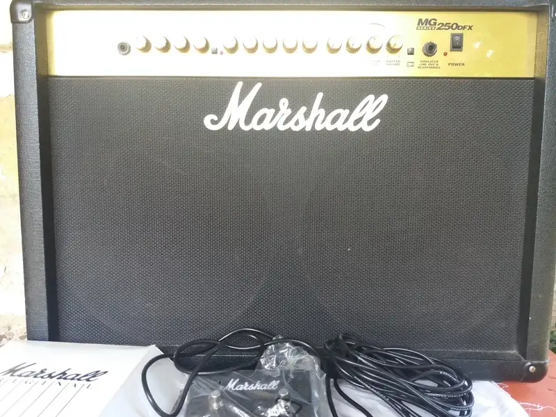 Marshall MG 250dfx Gitárkombó