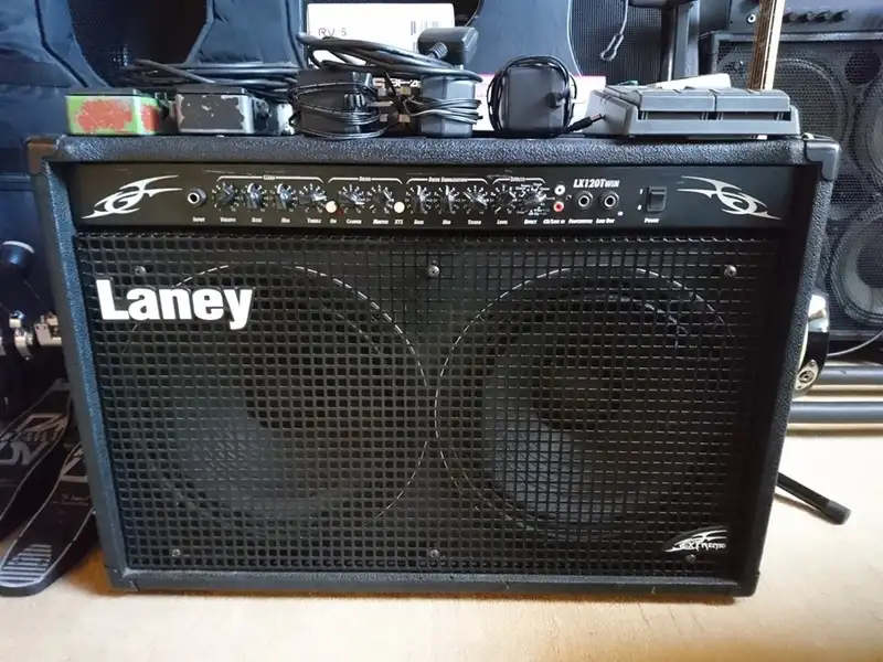 Laney LX 120 twin Combo de guitarra