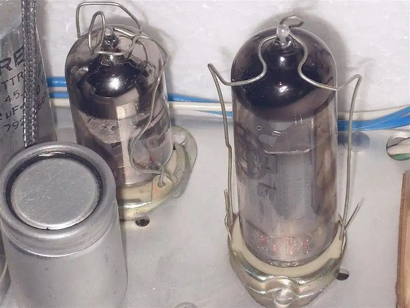 - Orosz csöves 1967-ből Mini erősítő