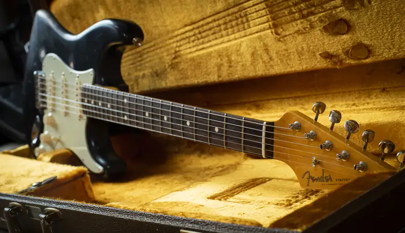 Fender AMERICAN VINTAGE REISSUE 62 STRATOCASTER BLACK Elektromos gitár