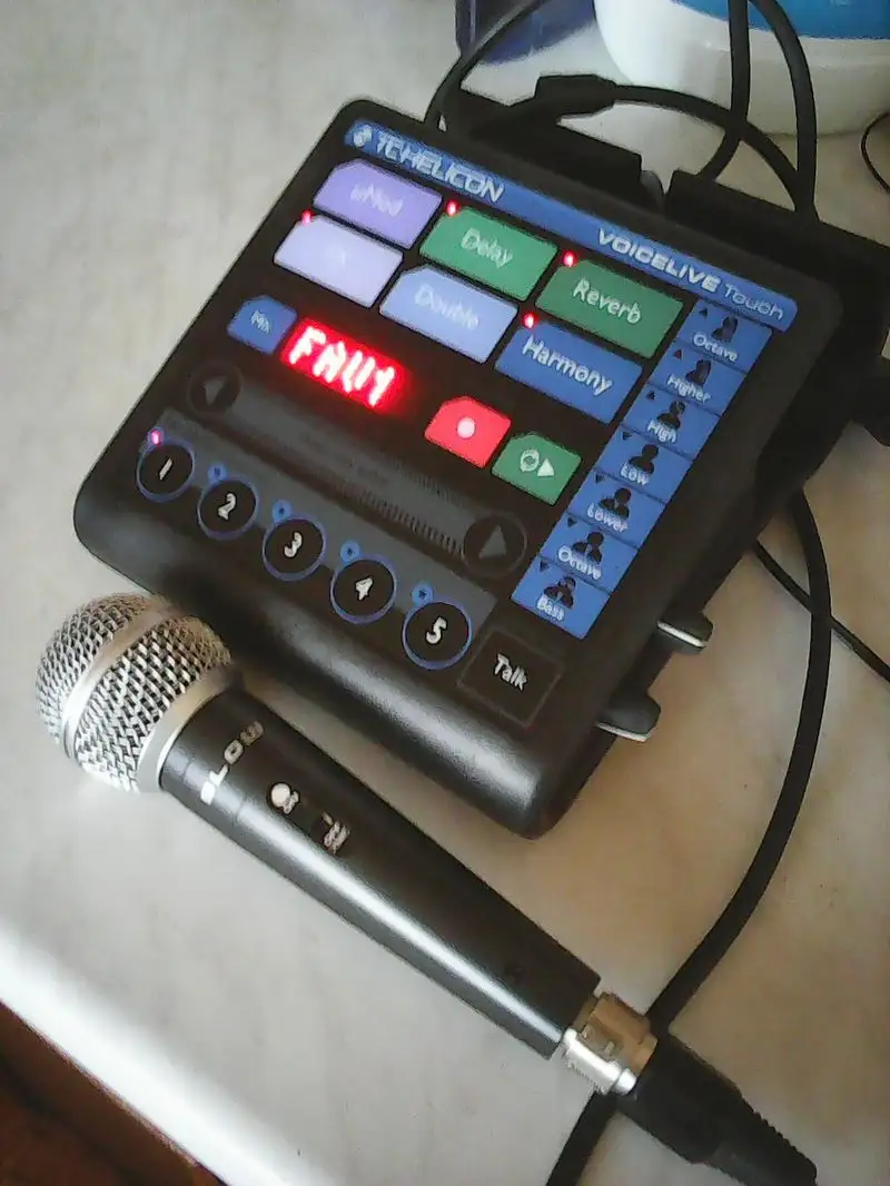 TC-Helicon VOICELIVE Touch1 Multieffekt processzor