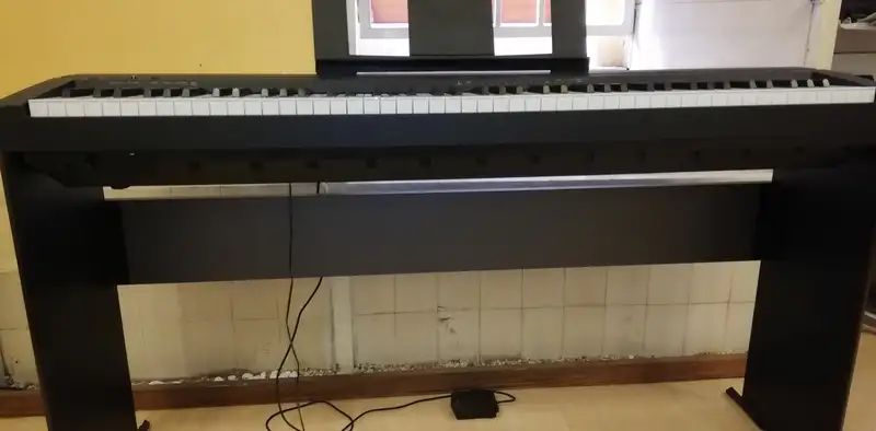 YAMAHA L-85 állvány Digitális zongora