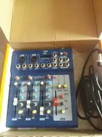 F5 4 channel live mixer Keverő [2019.09.29. 12:22]