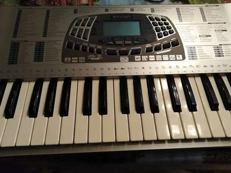 - Bontempi Szintetizátor