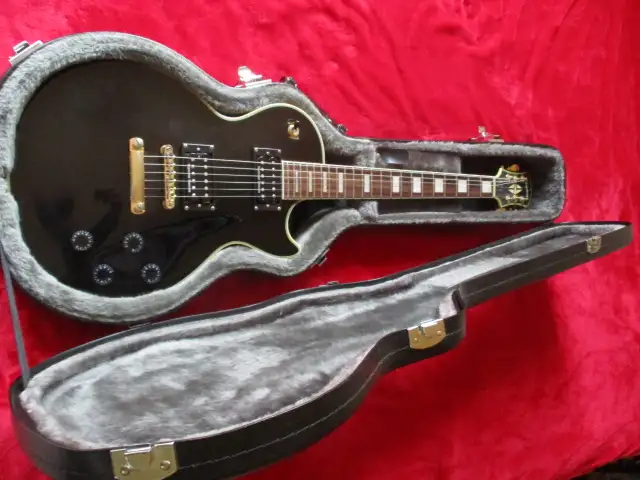 Epiphone LP CUSTOM PRO Ebony Black + keménytok Elektromos gitár