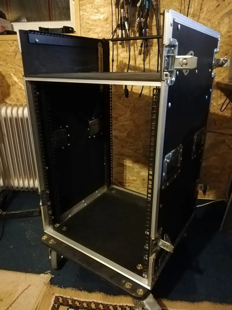 Robust RO-CR14U Rack skriňa