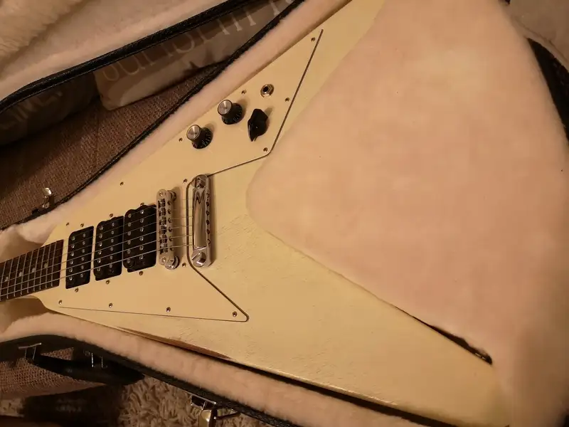 Gibson Flying V Faded 3 pickup Elektromos gitár
