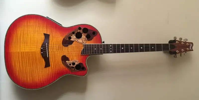  Elektroakusztikus Guitarra electroacústica