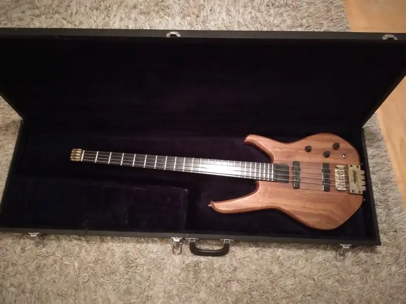 STATUS S3000 Bass guitar