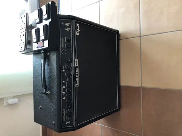 Line6 Spider Valve 112 FBV Express lábkapcsolóval Gitárkombó