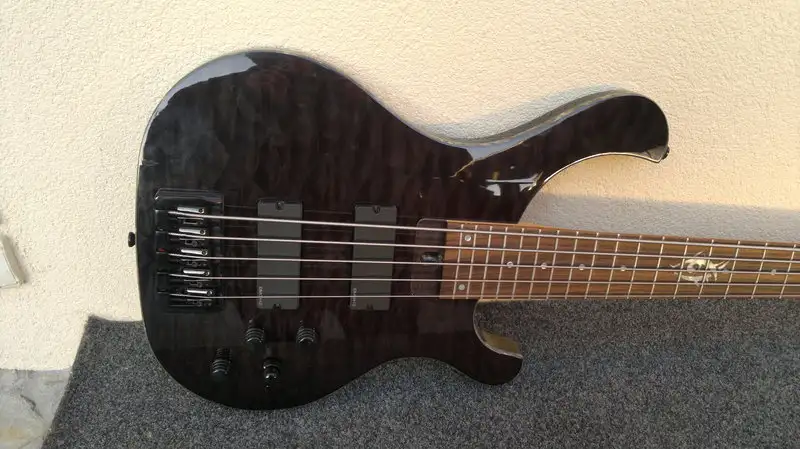Cort T75 Bass guitar