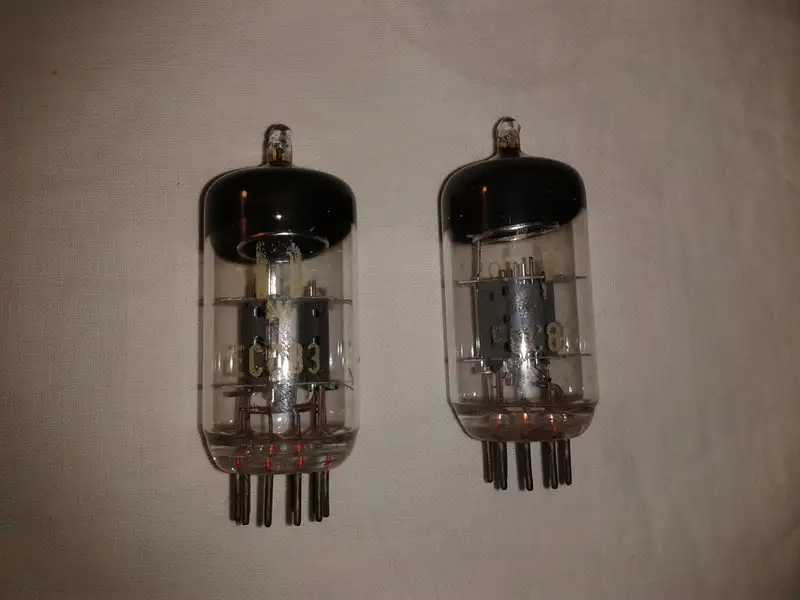 Tesla ECC 83 Elektronenrohr