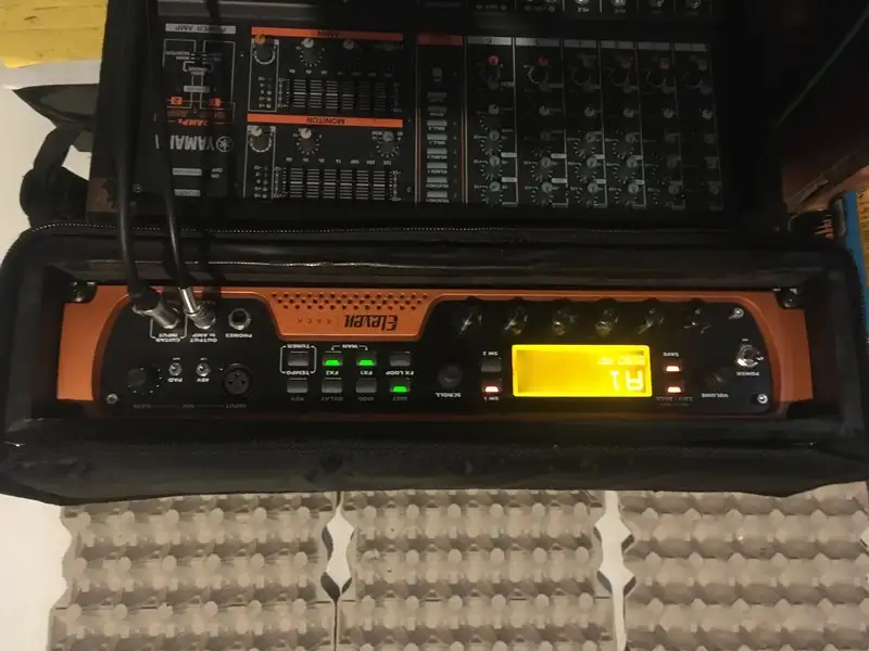 AVID Eleven rack + 150 watt végfok Multi-effect