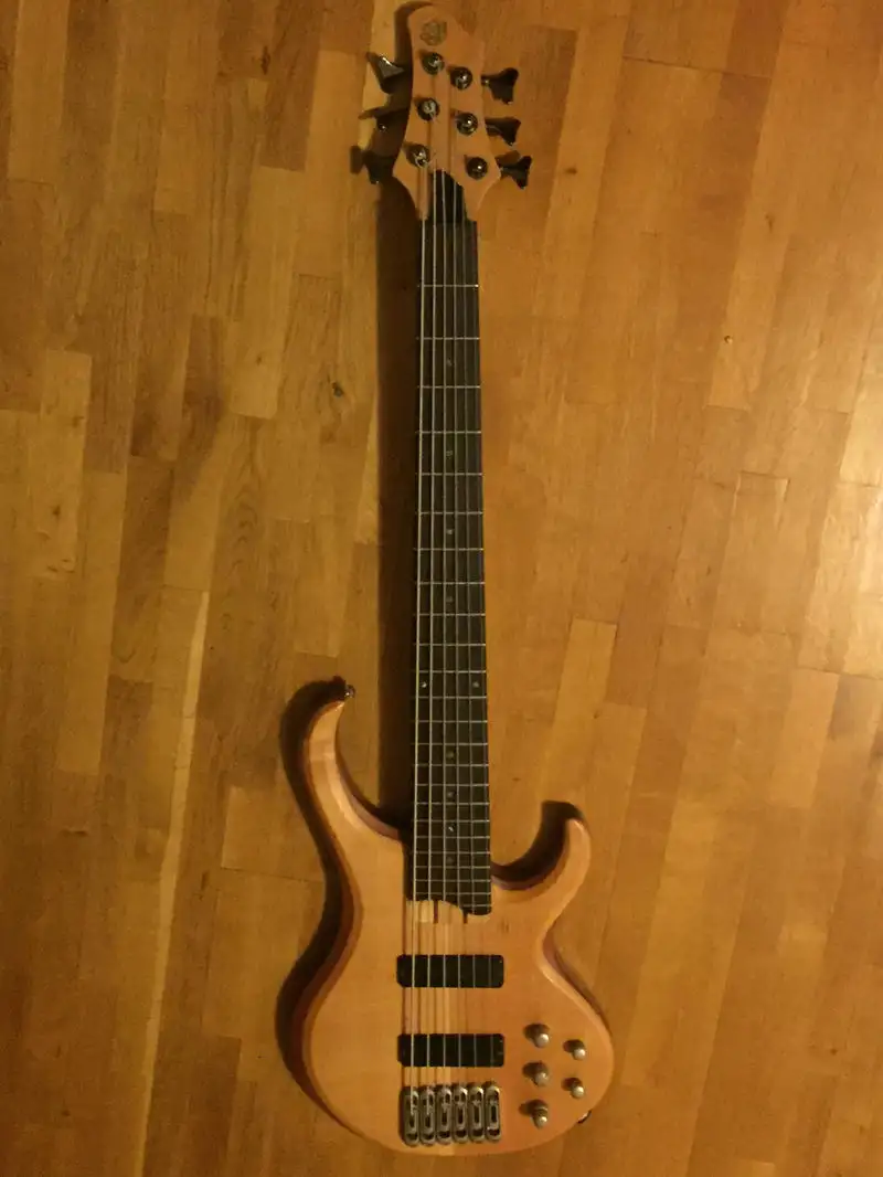 Ibanez BTB 556 Basszusgitár 6 húros