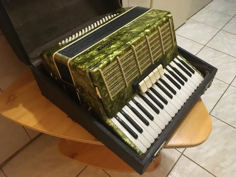  80 Basszusos Harmonika Keménytokkal Tangóharmonika