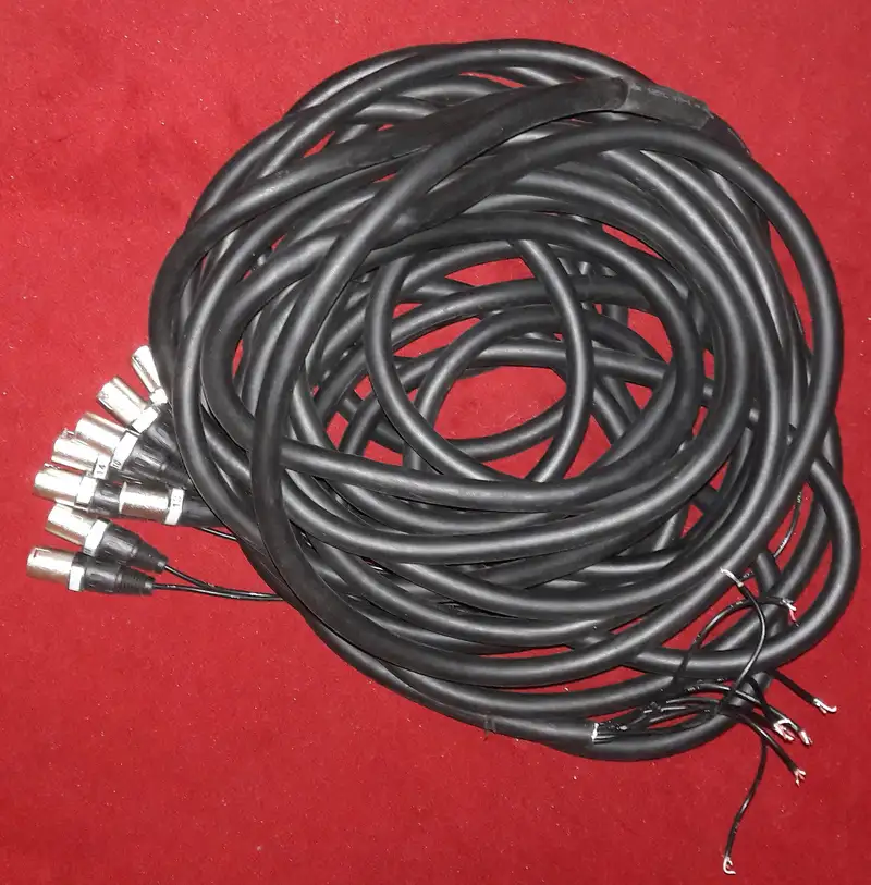 Adam Hall AK-K8C15P Skupina káblov