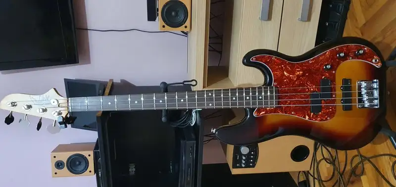   Basszusgitár