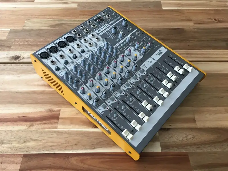 TAPCO Mix 220 FX Mixing desk