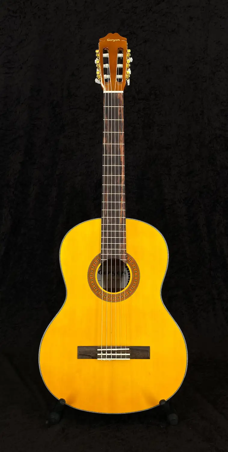 Geryon LC-28 44 Klasszikus gitár
