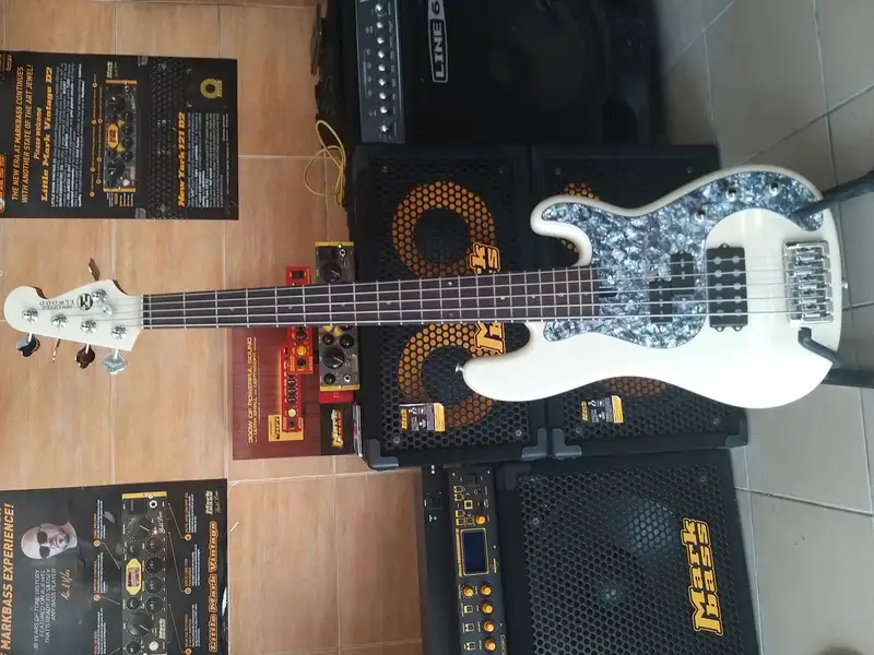  Arnold Vígh Signature Basszusgitár 5 húros