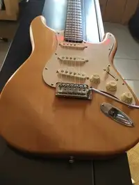 Cheri Stratocaster Guitarra eléctrica [October 2, 2020, 7:48 am]