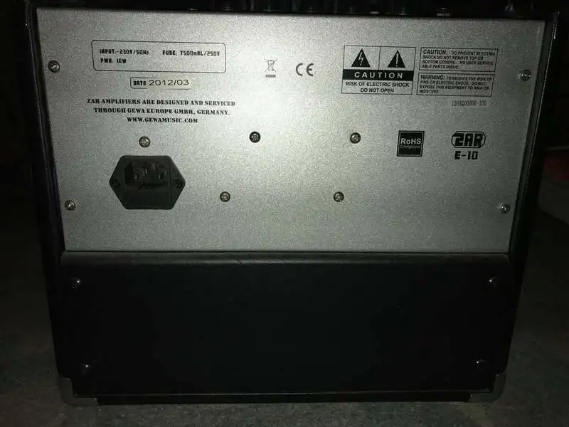 ZAR E-15DR F962205 Acoustic guitar amplifier