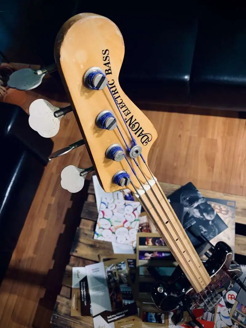  Precision Bass Fretless Basszusgitár