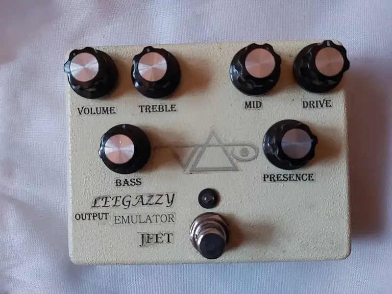 Legacy Leegazzy Emulátor Distorsionador