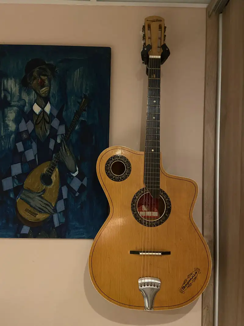 Két hanglyukas Akusztikus gitár