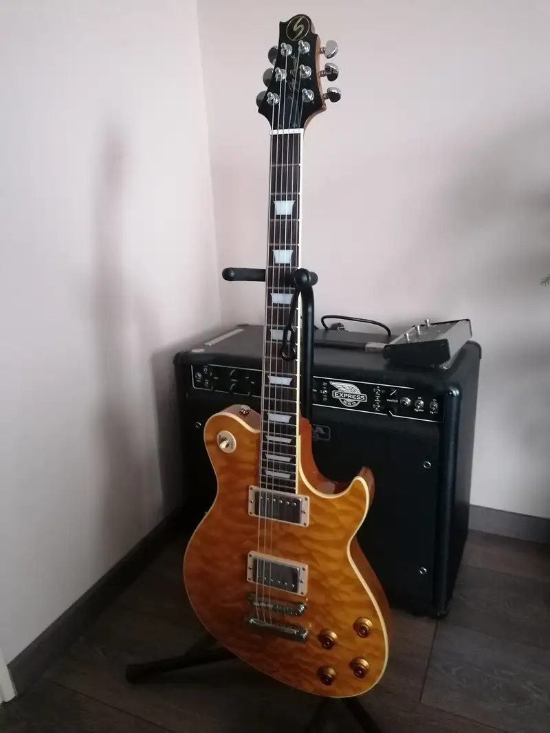  F3 Elektromos gitár