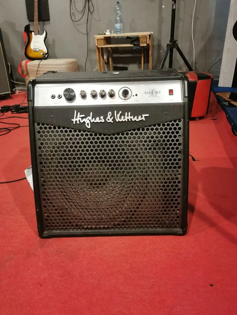Hughes&Kettner BASS FORCE XL 200W Bass guitar combo amp for