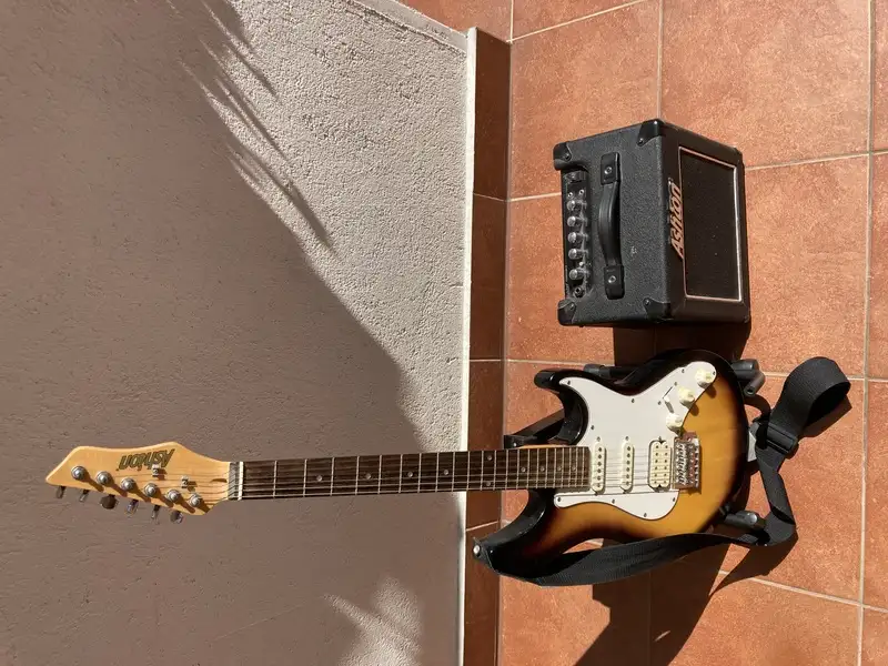 Ashton Stratocaster és GA10 erősítő Set de guitarra eléctrica