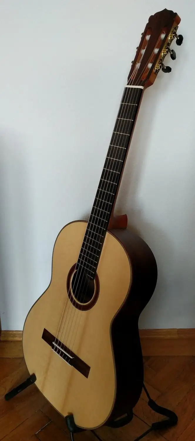  50 PF Klasszikus gitár