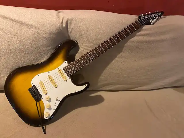 Shadow Stratocaster Left handed electric guitar