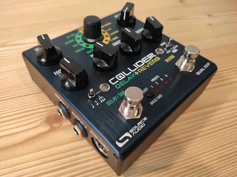 Source Audio Collider Delay+Reverb Reverb pedál