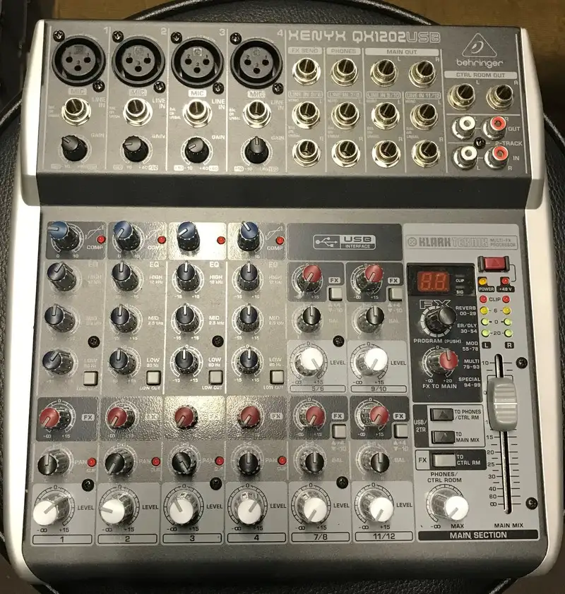 Behringer Xenyx QX1202USB Mezclador