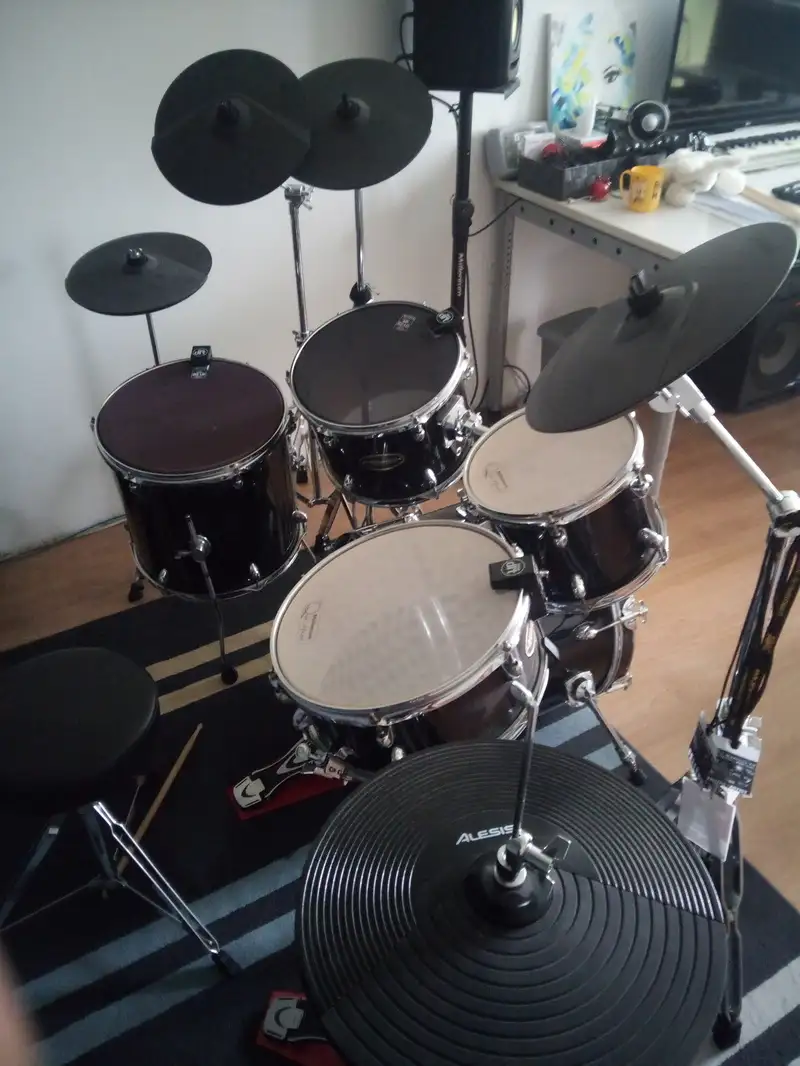 - Hálóbőrös dobfelszerelés Elektromos dob