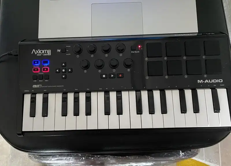 M audio Axiom air 32 mini MIDI keyboard