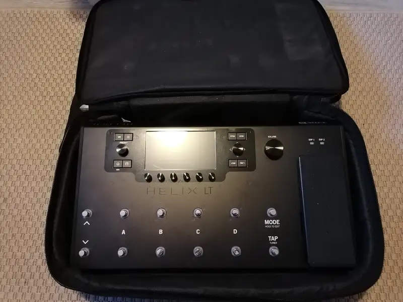 Line6 Helix LT + Thomann hordtáska Multi-effect processor