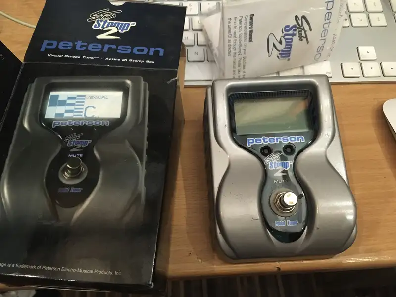 Peterson Strobo Stomp 2 tuner + Active DI Hangológép