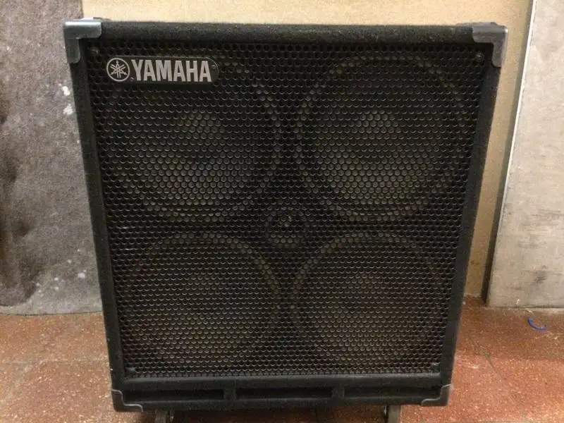 YAMAHA BBT 410S 250 wattos basszusláda Basszus láda