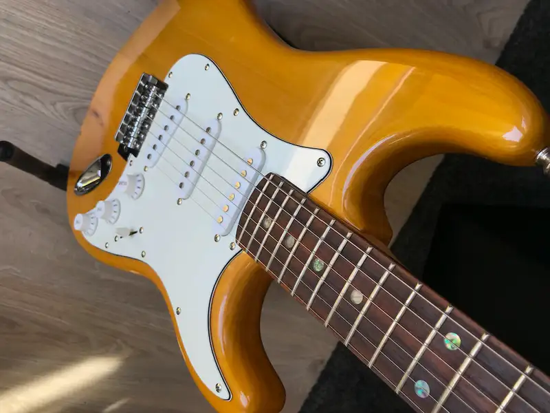 Uniwell Stratocaster Elektromos gitár