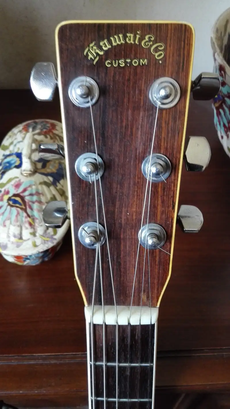 Kawai F-300D Akusztikus gitár