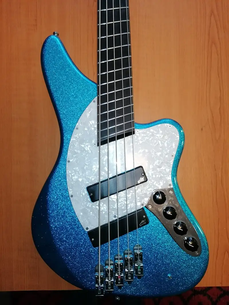 Blasius AKM 5 Basgitara 5 strún