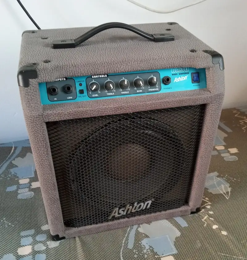 Ashton B 30 Zosilňovač pre basgitaru a kombináciu