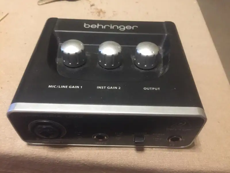 Behringer U-Phoria UM2 Hangkártya
