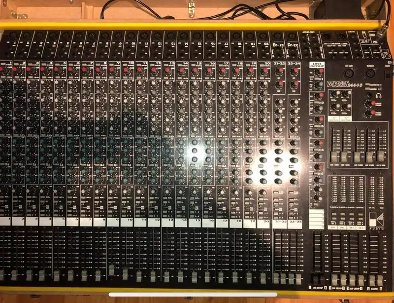 HK Audio TARGET 244+5 Keverőpult
