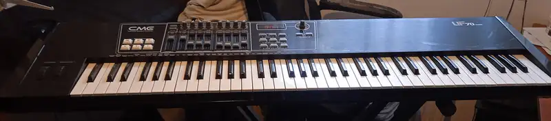 CME UF 70 MIDI klávesnica